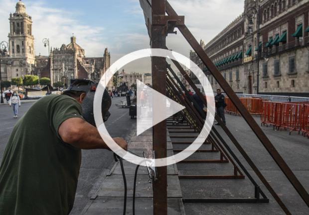 Previo a la marcha del 8M, comienzan a colocar vallas alrededor de Palacio Nacional (VIDEOS)
