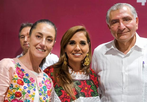 La gobernadora de Quintana Roo, Mara Lezama, junto a Claudia Sheinbaum Pardo, Jefa de Gobierno de la CDMX, y Adán Augusto López, secretario de Gobernación