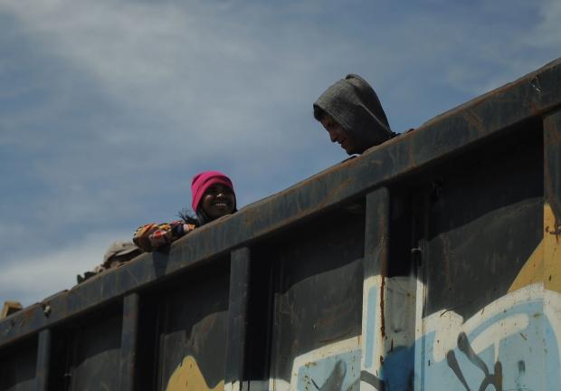 Grupos de migrantes de diversas nacionalidades, en su mayoría Venezolanos, viajan en tren para llegar a Ciudad Juárez con el fin de intentar cruzar la frontera entre México y Estados Unidos.