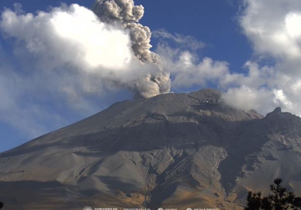 El tremor es la actividad característica de un volcán por el paso de magma a varios kilómetros de profundidad.