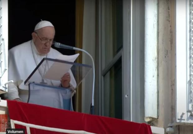 El papa Francisco rechaza las acusaciones sobre abuso sexual hechas contra Juan Pablo II; afirma que durante su papado predico la misericordia divina