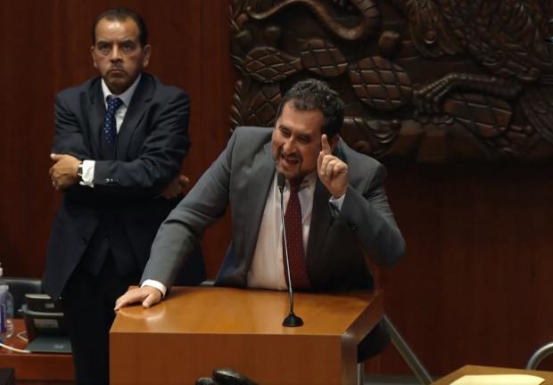 El senador de Morena, César Cravito, llama "doble cara" a los senadores panistas; afirma que no quieren ni transparencia ni quieren comisionados que ayuden al INAI, solo desean poder infiltrar a alguien que les permita intervenir en el órgano.