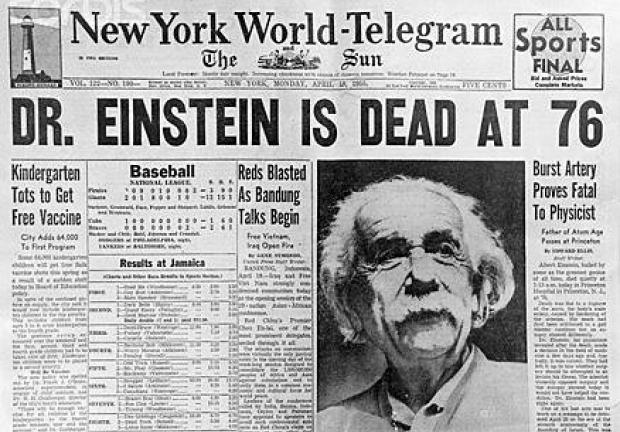 El 18 de Abril de 1955 en Princeton, Nueva Jersey, Albert Einstein murió a los 76 años de una hemorragia a causa de la rotura de un aneurisma de la aorta abdominal.