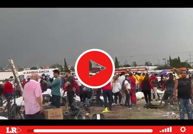 En el video personas que asistieron al mitin donde una lona fue derribada por los fuertes vientos
