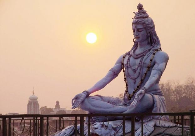 Shiva o Rudra, es el dios hindú de las tormentas y la destrucción, que renueva el universo.
