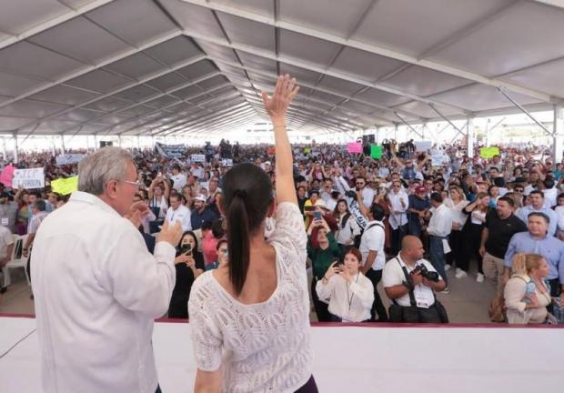 Claudia Sheinbaum Pardo, Jefa de Gobierno de la CDMX, destacó que Sinaloa es parte fundamental del desarrollo de México: "Mi corazón está aquí en Sinaloa", asegura.