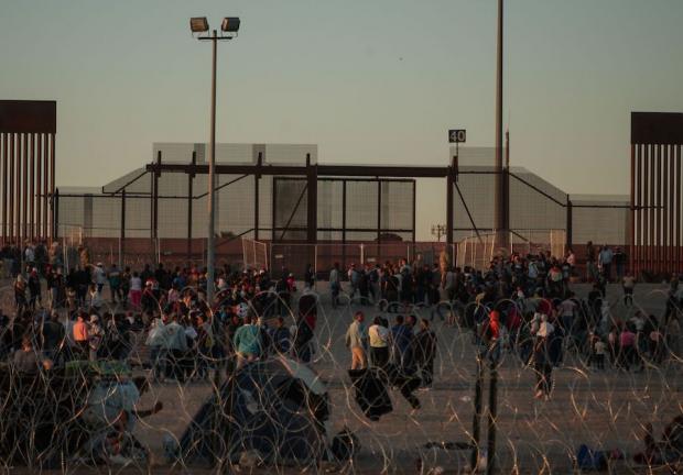 Migrantes se concentran en la frontera de Ciudad Juárez, el pasado 6 de mayo.