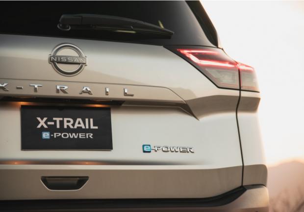 Nissan X-Trail 2023 llega en cuatro grados en su versión a gasolina: Advance 2 Filas, Exclusive 2 y 3 Filas, Platinum 2 y 3 Filas, y Platinum Plus 2 Filas.