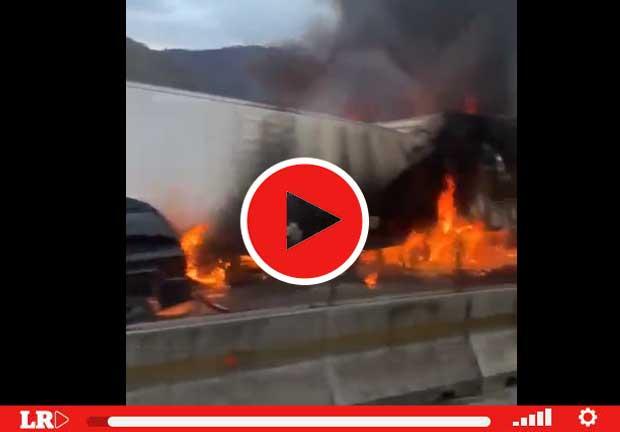 Tráileres en llamas por accidente en la México-Queretaro