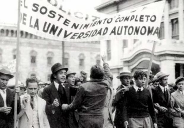 Foto de una de las protestas para obtener la autonomía de la entonces Universidad Nacional de México, ahora UNAM.