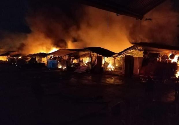 Por cinco horas un incendio consumió el Mercado Central de Acapulco.