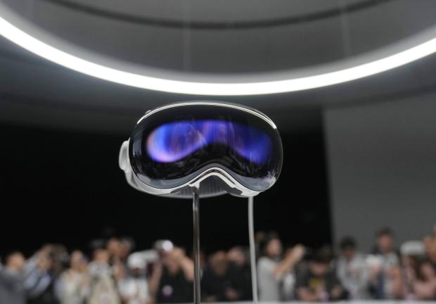 Con el Apple Vision Pro, los usuarios podrán elegir el grado de inmersión mediante un botón que permite ajustar la pantalla de realidad aumentada a la realidad virtual.