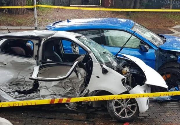 Tras el accidente en el que murió un menor de 5 años, así quedó el auto de las víctimas.