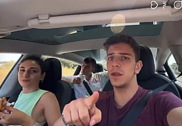 Jóvenes llevaban dos días conduciendo para un reto viral de su canal de YouTube al momento del choque.