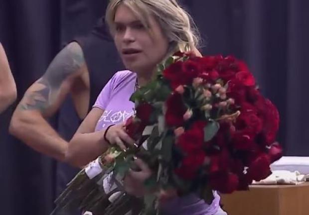 Wendy Guevara recibió flores desde un helicóptero; se las mandó su novio Marlon