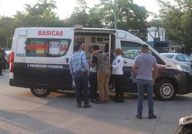 Trabajadores liberados de Chiapas reciben atención médica.