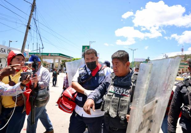 El secretario de Gobierno de Guerrero,  Ludwig Marcial Reynoso Núñez, señala que no había ninguna necesidad de retener policías y funcionarios, ya que ellos solo realizaban sus funciones.