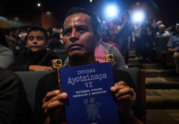 Carlos Martín Beristain, y Ángela María Buitrago,  integrantes del Grupo Interdisciplinario de Expertos Independientes ofrecieron este martes 25 de julio el último informe sobre los hallazgos, avances, obstáculos y pendientes sobre el caso de la desaparición forzada de los 43 estudiantes de la normal rural de Ayotzinapa.