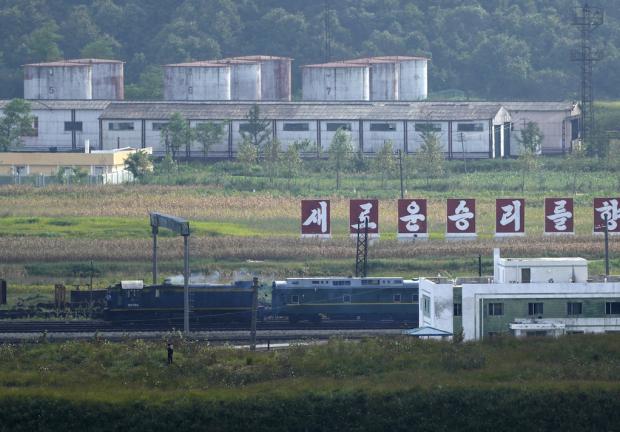 El tren de Kim Jong-un avanza hacia territorio ruso, ayer.