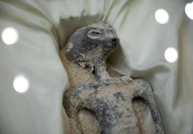 científicos mexicanos señalan que no hay evidencia de que momias extraterrestres hayan sido manipuladas y construidas.