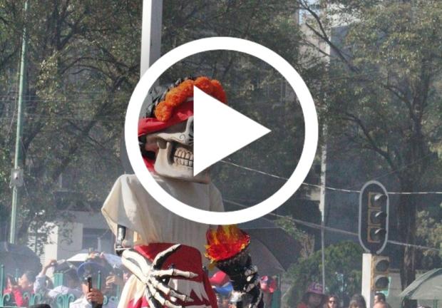 El Desfile de Día de Muertos 2023 salió desde la Puerta de los Leones.