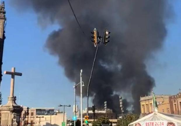Se registra un fuerte incendio en Tepito.