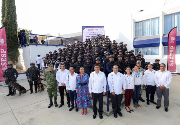 El gobernador de Oaxaca, Salomón Jara, informó que seis mil tres elementos recibirán el bono por el Día del Policía correspondiente a dos mil 290 pesos.