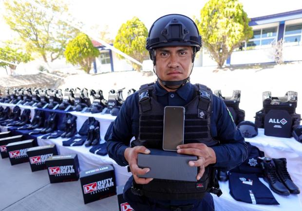 El gobierno de Oaxaca también ha destinado más de cinco mil uniformes y 256 vehículos policiales.