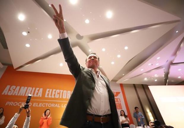 Pablo Lemus recibió la consatancia como candidato a gobernador de Jalisco.