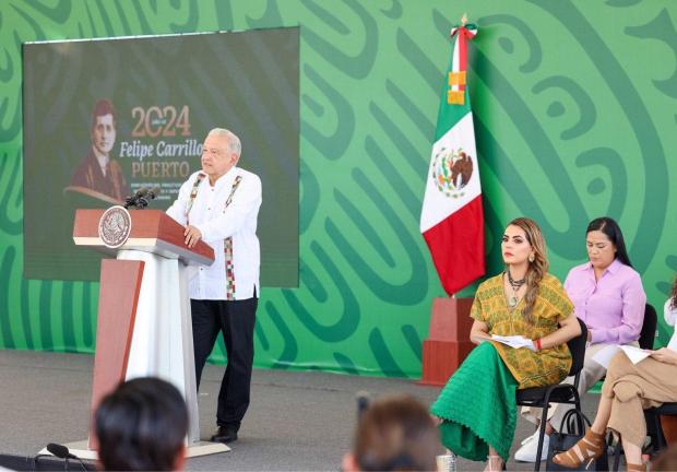 El presidente Andrés Manuel López Obrador reiteró su compromiso con la reconstrucción de Acapulco y Coyuca de Benítez.