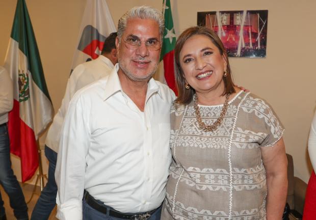 Xóchitl Gálvez con exsenador Alejandro Rojas Díaz Durán