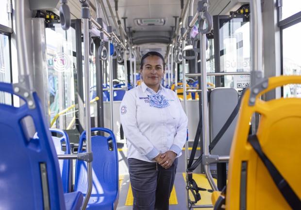 Los nuevos autobuses representan el compromiso que tiene de ofrecer un transporte público de excelencia