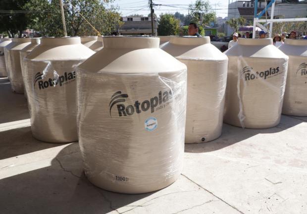 Los tinacos gratuitos son de la marca Rotoplas y de capacidad para mil 100 litros.