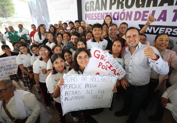 Gobernador Manolo Jiménez entrega Tarjeta de la Salud Popular, Coahuila