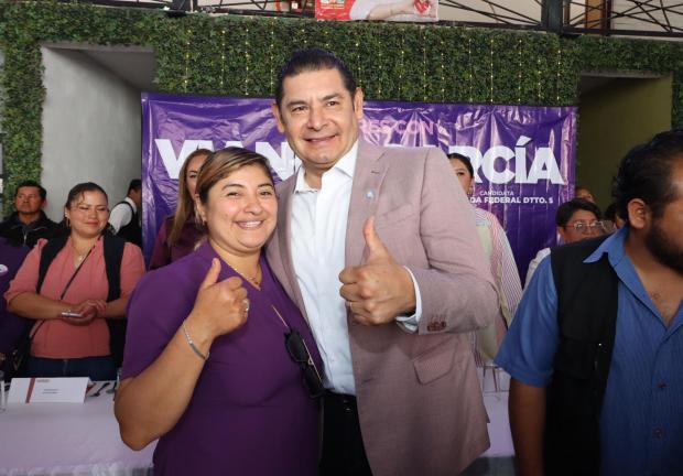 Alejandro Armenta escucha “La Voz de Todas” en Puebla