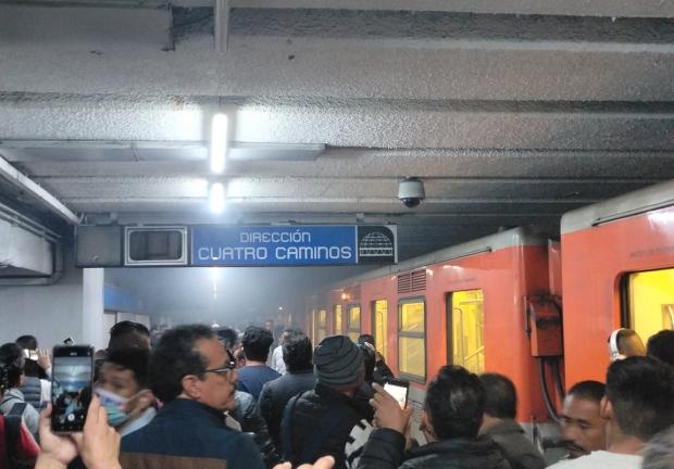 ¿Qué pasa HOY en la Línea 2 que tuvieron que desalojar usuarios en Hidalgo?