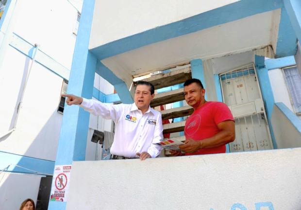 El candidato a la alcaldía Coyoacán sigue hablando con los habitantes para conocer sus necesidades.