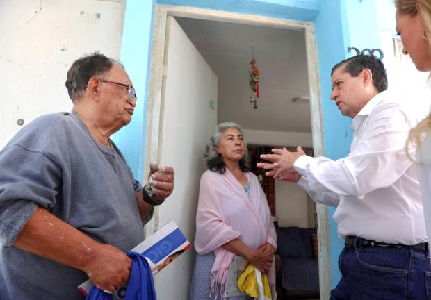El candidato a la alcaldía Coyoacán sigue hablando con los habitantes para conocer sus necesidades.