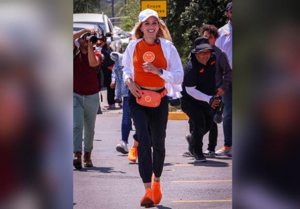 Mete Mariana Rodríguez "gol" en apoyo al deporte para la niñez y juventud de Monterrey