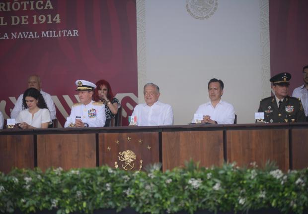 El presidente y el gobernador de Veracruz participaron en la ceremonia.