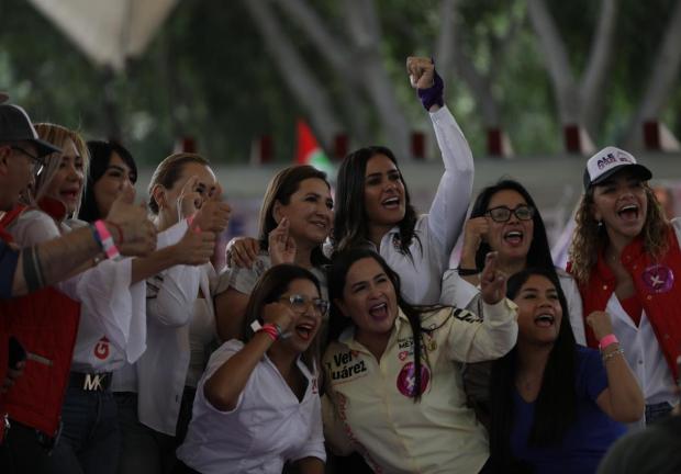 “Por primera vez en 18 años un candidato presidencial visita el ágora de Tlatelolco”, Ale Rojo de la Vega.