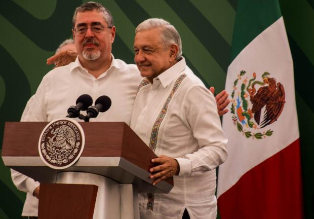 Andrés Manuel López Obrador, presidente de México, y Bernardo Arévalo de León, presidente de la República de Guatemala, encabezaron la reunión bilateral en materia de seguridad para la frontera.