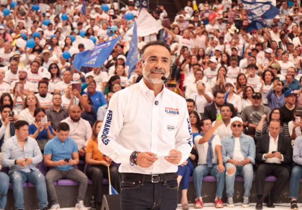 Ante 10 mil asistentes, Fernado Flores cerró campaña con varias propuestas para Metepec.