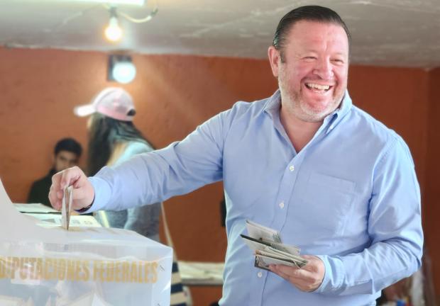 “El Güero" Quijano, emite su voto en La Magdalena Contreras
