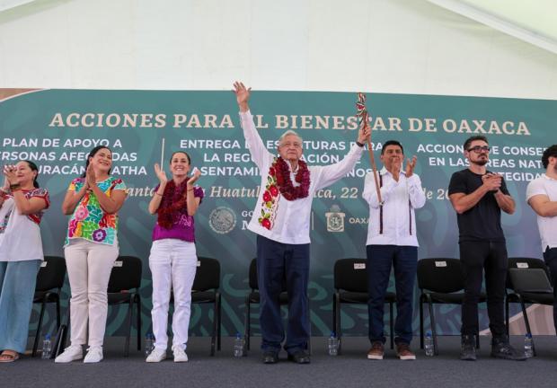 El presidente López Obrador describió a Sheinbaum como una mujer "muy humana, que le tiene mucho amor al pueblo, que es honesta".