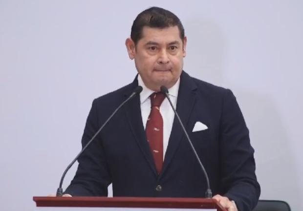 El gobernador electo de Puebla, Alejandro Arrmenta en conferencia de prensa