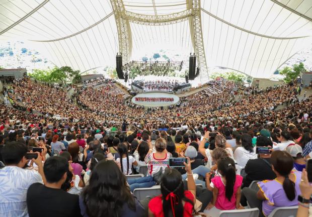 Más de 12 mil personas se dieron cita en el Auditorio Guelaguetza.