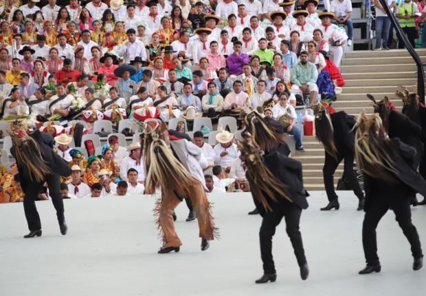 Santiago Llano Grande con la danza de los diablos.