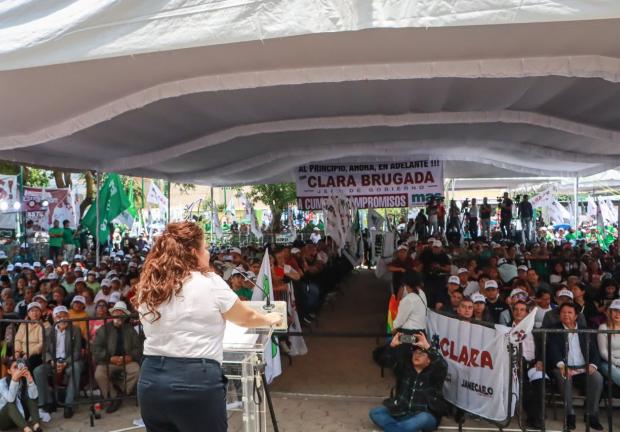 Clara Brugada durante su gira de agradecimiento en la GAM.