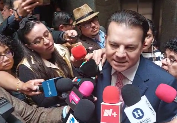 Esteban Villegas, gobernador priista, a si salida de la reunión con Sheinbaum.